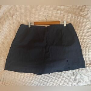 WILD FABLE black skort with side zipper